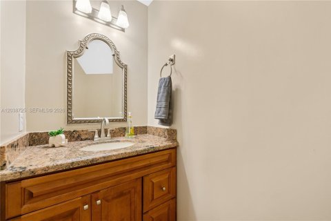 House in Margate, Florida 3 bedrooms, 175.21 sq.m. № 2088322 - photo 11