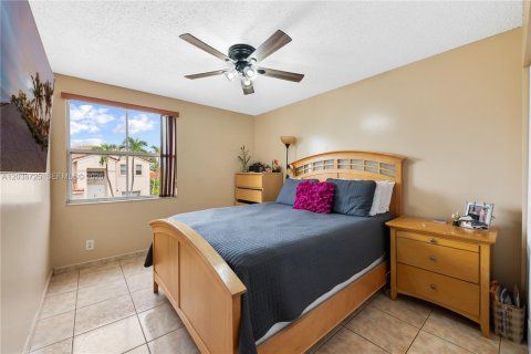 House in Margate, Florida 3 bedrooms, 175.21 sq.m. № 2088322 - photo 22