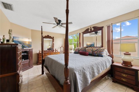 House in Margate, Florida 3 bedrooms, 175.21 sq.m. № 2088322 - photo 20