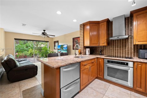House in Margate, Florida 3 bedrooms, 175.21 sq.m. № 2088322 - photo 5