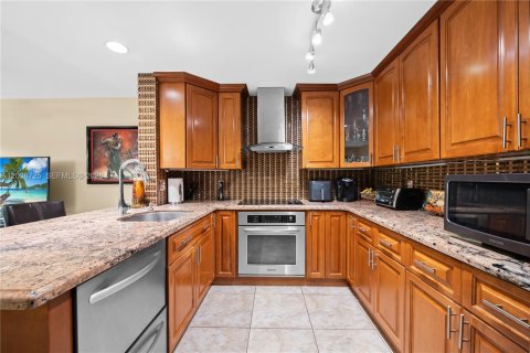 House in Margate, Florida 3 bedrooms, 175.21 sq.m. № 2088322 - photo 7
