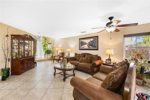 House in Margate, Florida 3 bedrooms, 175.21 sq.m. № 2088322 - photo 14