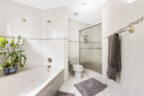 House in Margate, Florida 3 bedrooms, 175.21 sq.m. № 2088322 - photo 8