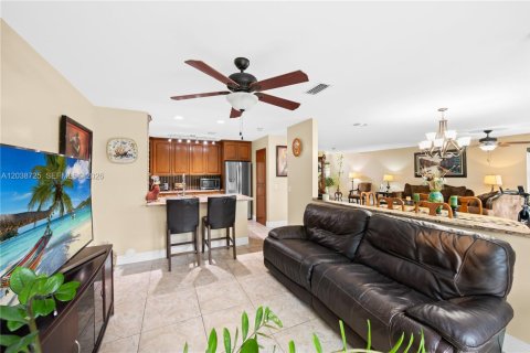 House in Margate, Florida 3 bedrooms, 175.21 sq.m. № 2088322 - photo 19