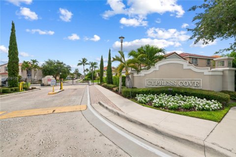 House in Margate, Florida 3 bedrooms, 175.21 sq.m. № 2088322 - photo 3