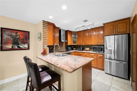 House in Margate, Florida 3 bedrooms, 175.21 sq.m. № 2088322 - photo 6