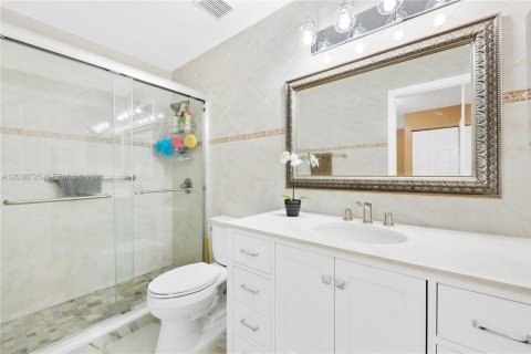 House in Margate, Florida 3 bedrooms, 175.21 sq.m. № 2088322 - photo 10
