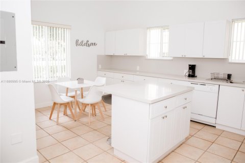 Copropriété à louer à Miami, Floride: 2 chambres, 120.77 m2 № 1933679 - photo 4