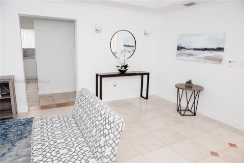 Copropriété à louer à Miami, Floride: 2 chambres, 120.77 m2 № 1933679 - photo 3