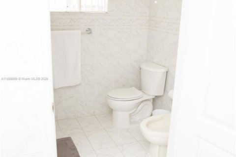 Copropriété à louer à Miami, Floride: 2 chambres, 120.77 m2 № 1933679 - photo 9