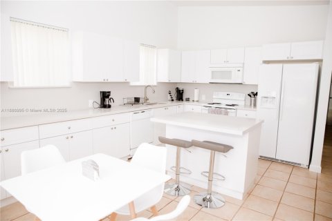 Copropriété à louer à Miami, Floride: 2 chambres, 120.77 m2 № 1933679 - photo 5