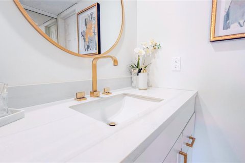 Condo in West Palm Beach, Florida, 2 bedrooms  № 2238950 - photo 19