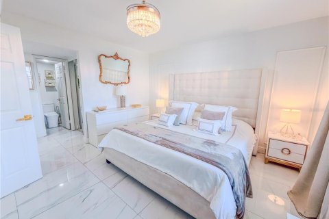 Condo in West Palm Beach, Florida, 2 bedrooms  № 2238950 - photo 16