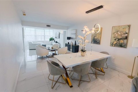 Condo in West Palm Beach, Florida, 2 bedrooms  № 2238950 - photo 8