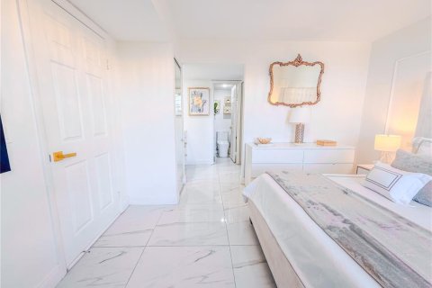 Condo in West Palm Beach, Florida, 2 bedrooms  № 2238950 - photo 17