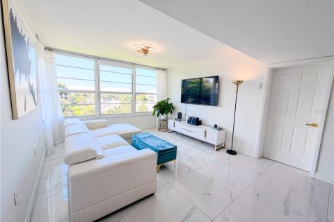 Condo in West Palm Beach, Florida, 2 bedrooms  № 2238950 - photo 3
