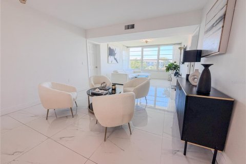 Condo in West Palm Beach, Florida, 2 bedrooms  № 2238950 - photo 6