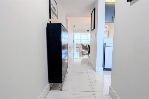 Condo in West Palm Beach, Florida, 2 bedrooms  № 2238950 - photo 25