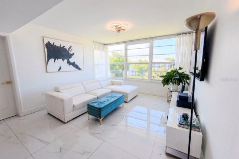 Condo in West Palm Beach, Florida, 2 bedrooms  № 2238950 - photo 4