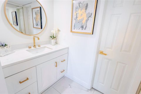 Condo in West Palm Beach, Florida, 2 bedrooms  № 2238950 - photo 20