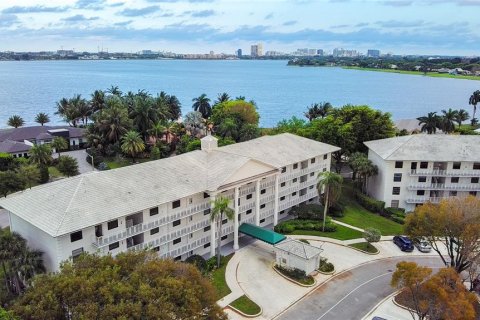 Condo in West Palm Beach, Florida, 2 bedrooms  № 2238950