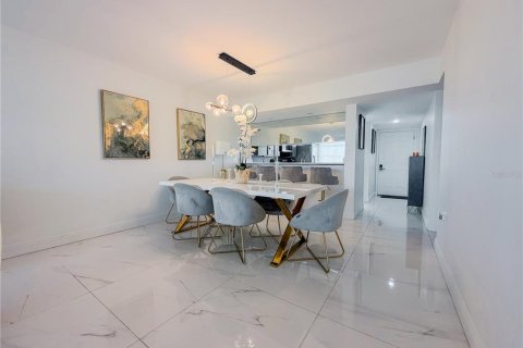 Condo in West Palm Beach, Florida, 2 bedrooms  № 2238950 - photo 9
