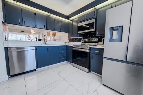 Condo in West Palm Beach, Florida, 2 bedrooms  № 2238950 - photo 12