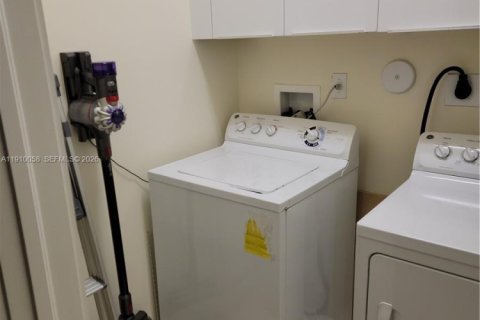 Купить кондоминиум в Дорал, Флорида 3 спальни, 156.91м2, № 2019462 - фото 10