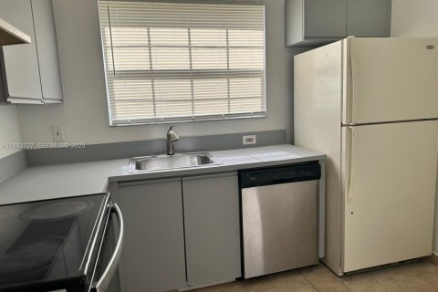 Copropriété à louer à Deerfield Beach, Floride: 2 chambres, 74.97 m2 № 1991996 - photo 3