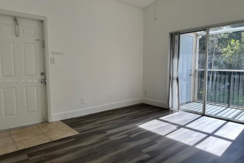 Copropriété à louer à Deerfield Beach, Floride: 2 chambres, 74.97 m2 № 1991996 - photo 1