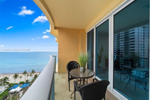 Copropriété à louer à Hollywood, Floride: 1 chambre, 77.57 m2 № 1848869 - photo 1