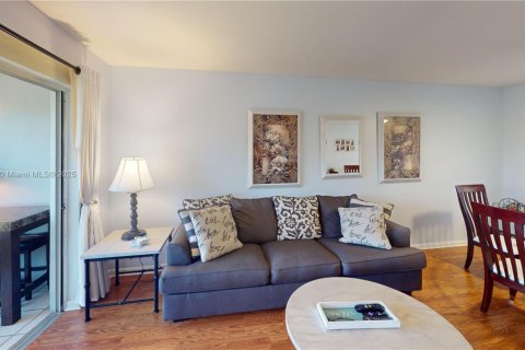Condominio en venta en Sunrise, Florida, 1 dormitorio, 59.46 m2 № 1863274 - foto 7