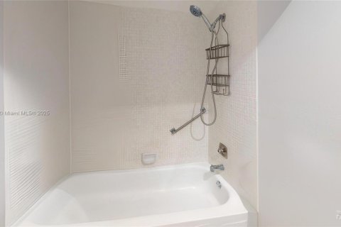 Condominio en venta en Sunrise, Florida, 1 dormitorio, 59.46 m2 № 1863274 - foto 29