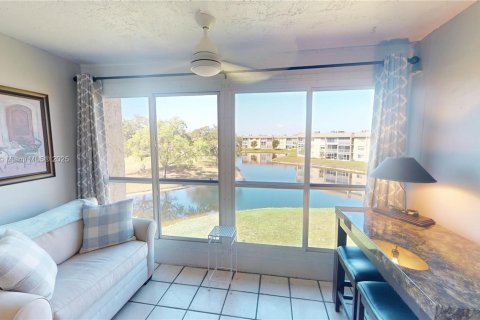 Condominio en venta en Sunrise, Florida, 1 dormitorio, 59.46 m2 № 1863274 - foto 3