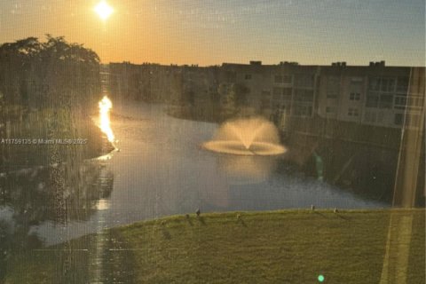 Condominio en venta en Sunrise, Florida, 1 dormitorio, 59.46 m2 № 1863274 - foto 30