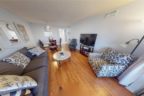 Condominio en venta en Sunrise, Florida, 1 dormitorio, 59.46 m2 № 1863274 - foto 5