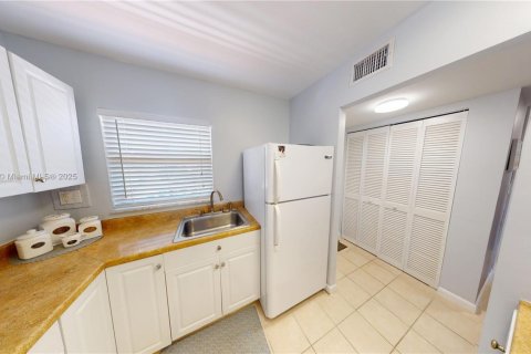 Condominio en venta en Sunrise, Florida, 1 dormitorio, 59.46 m2 № 1863274 - foto 11