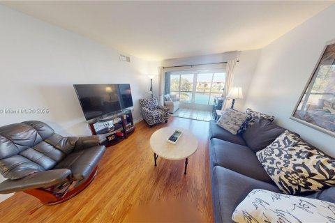 Condominio en venta en Sunrise, Florida, 1 dormitorio, 59.46 m2 № 1863274 - foto 2