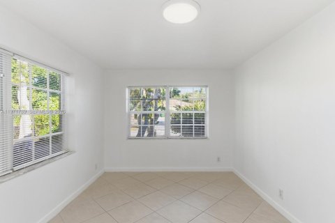 House in Fort Lauderdale, Florida 2 bedrooms, 57.79 sq.m. № 2032430 - photo 14