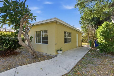 House in Fort Lauderdale, Florida 2 bedrooms, 57.79 sq.m. № 2032430 - photo 6