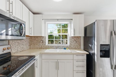 House in Fort Lauderdale, Florida 2 bedrooms, 57.79 sq.m. № 2032430 - photo 12