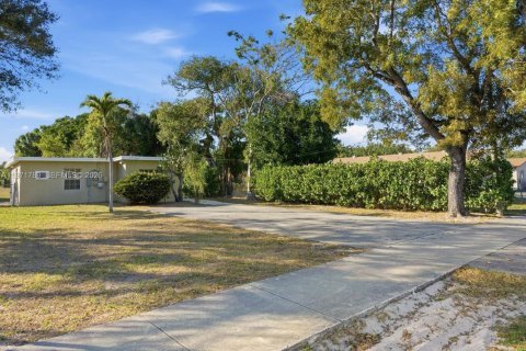 House in Fort Lauderdale, Florida 2 bedrooms, 57.79 sq.m. № 2032430 - photo 4