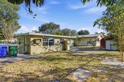 House in Fort Lauderdale, Florida 2 bedrooms, 57.79 sq.m. № 2032430 - photo 24