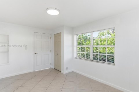 House in Fort Lauderdale, Florida 2 bedrooms, 57.79 sq.m. № 2032430 - photo 17