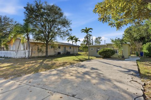 House in Fort Lauderdale, Florida 2 bedrooms, 57.79 sq.m. № 2032430 - photo 5