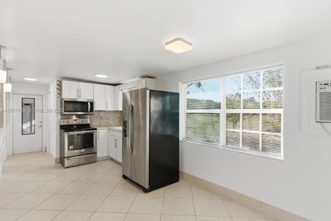 House in Fort Lauderdale, Florida 2 bedrooms, 57.79 sq.m. № 2032430 - photo 7