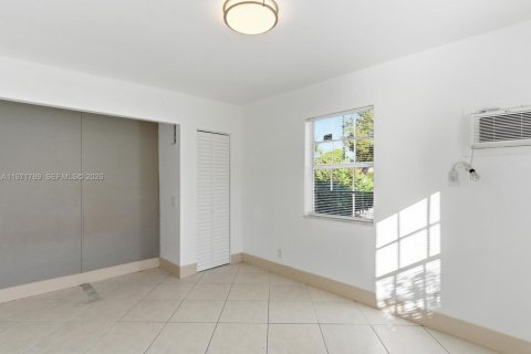 House in Fort Lauderdale, Florida 2 bedrooms, 57.79 sq.m. № 2032430 - photo 18