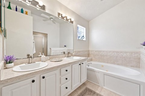 House in Clermont, Florida 3 bedrooms, 171.22 sq.m. № 2409980 - photo 17