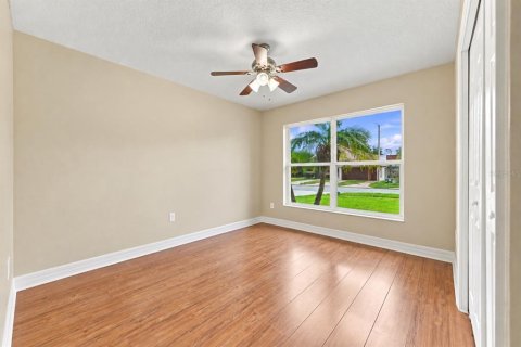 House in Clermont, Florida 3 bedrooms, 171.22 sq.m. № 2409980 - photo 22