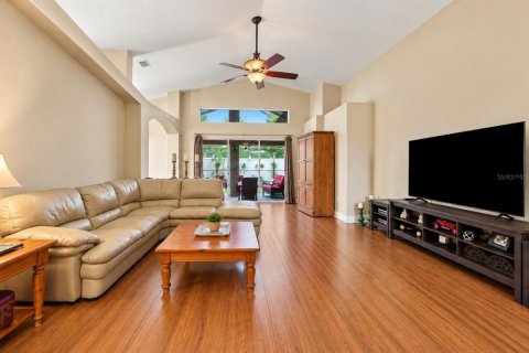 House in Clermont, Florida 3 bedrooms, 171.22 sq.m. № 2409980 - photo 8